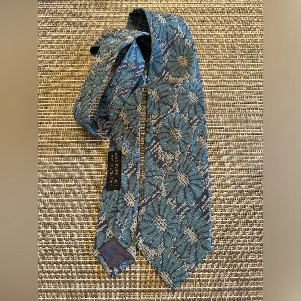 GIORGIO ARMANI Tie in EUC - Picture 1 of 2